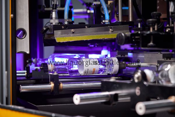 custom glass liquor bottle bouteille d'alcool en verre personnalisé