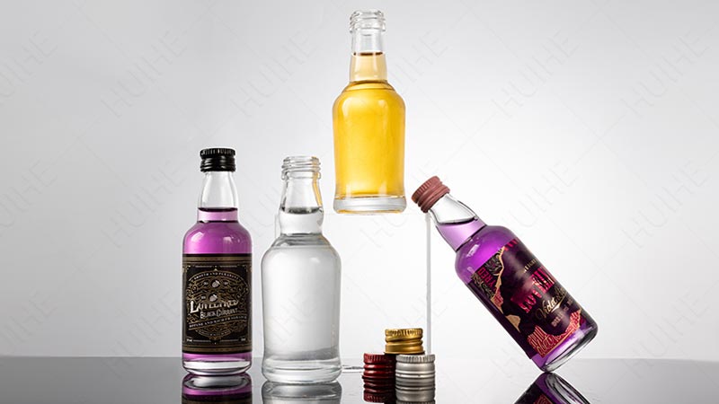 Guide to Small Liquor Bottles - mini spirits bottles Guide des petites bouteilles d'alcool - mini bouteilles de spiritueux