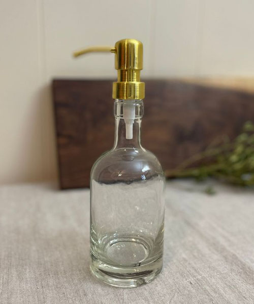 distributeur de bouteilles de whisky