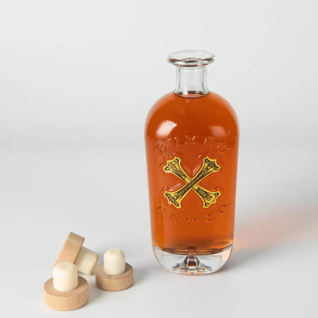 Bouteilles de rhum pirate uniques personnalisées bouteille en verre d'alcool foncé vide avec dessus de barre