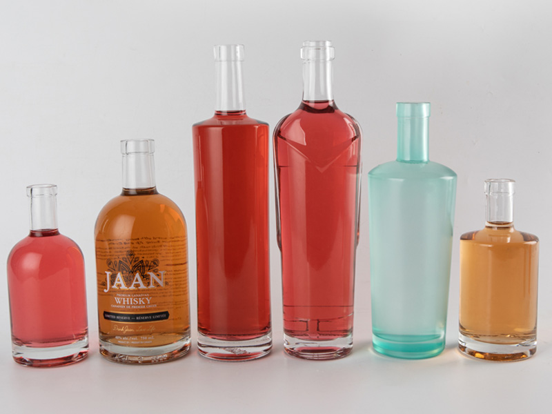 bouteilles de vodka en verre