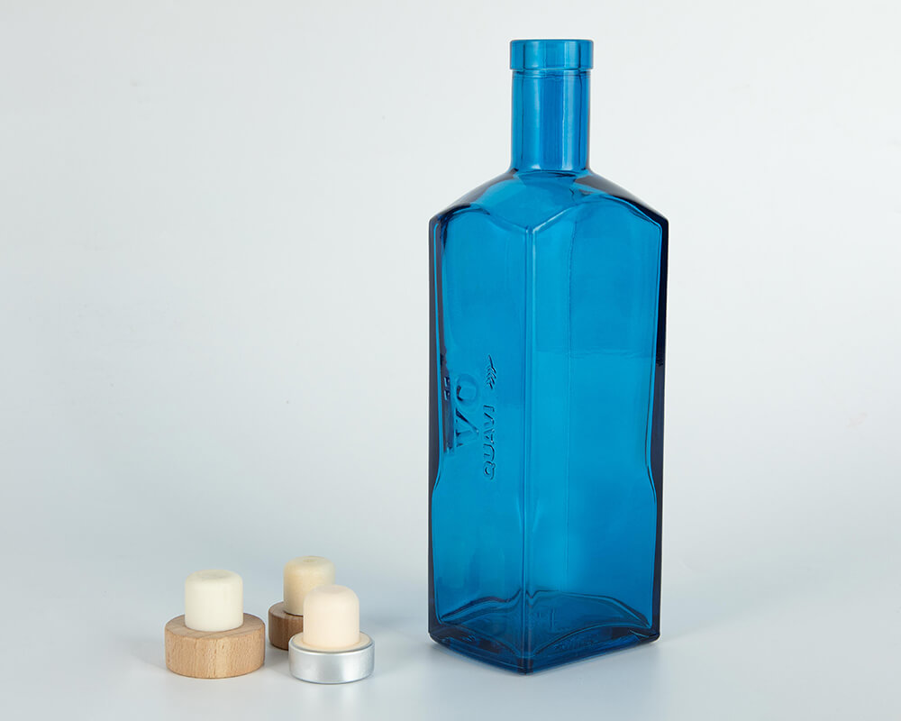 bouteille d'alcool bleue