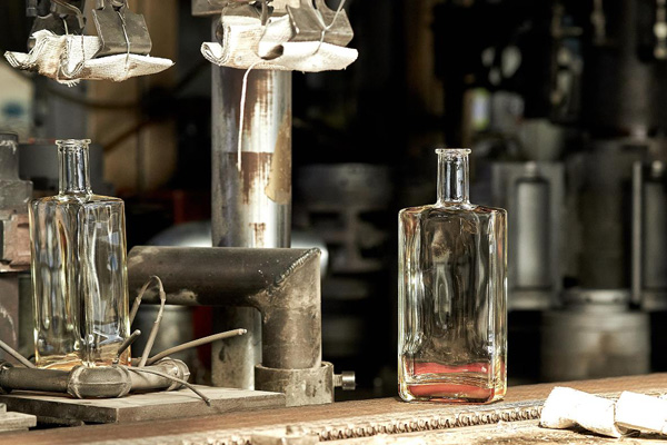 usine de bouteilles d'alcool