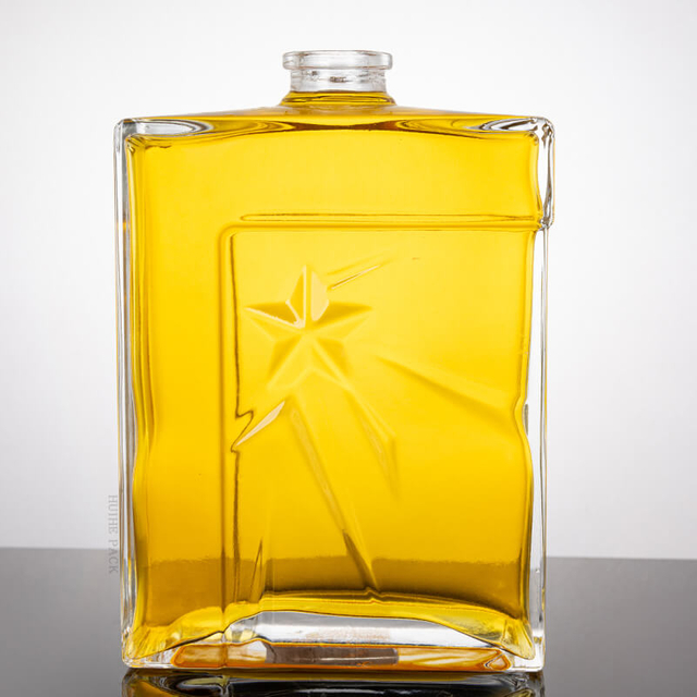 Bouteille d'alcool en verre vide carré à carré étoilé à vendre