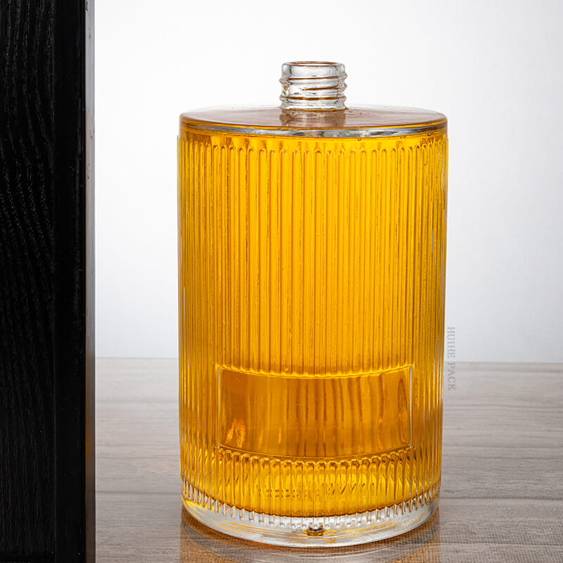 Bouteille d'alcool &agrave; cylindre c&ocirc;tel&eacute; vertical-4