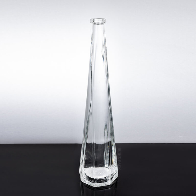 700 ml bouteille de vodka en verre transparent irrégulier avec bouchons