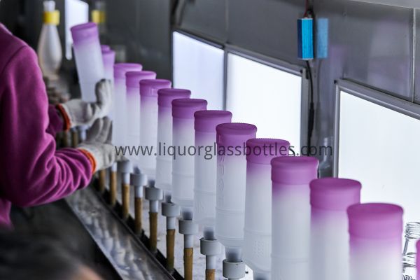 bouteille d'alcool en verre revêtu