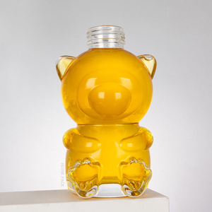 Bouteille d'alcool en verre transparent à ours