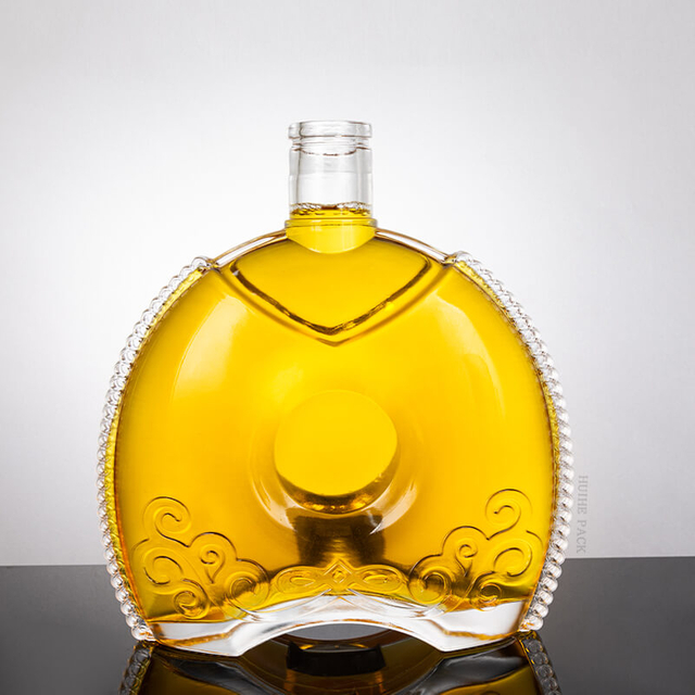 Bouteille d'alcool ovale plate avec motif en forme de chaîne autour