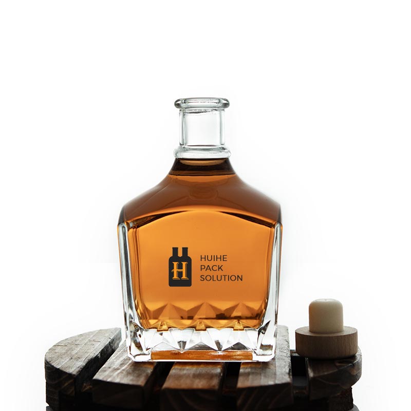 Carafe à whisky en verre carrée avec dessus en liège de 750 ml