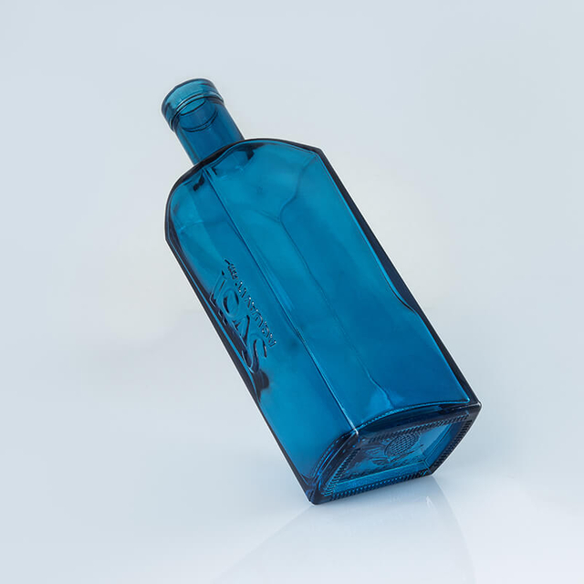 Bouteille d'alcool en verre bleu carré de 750 ml