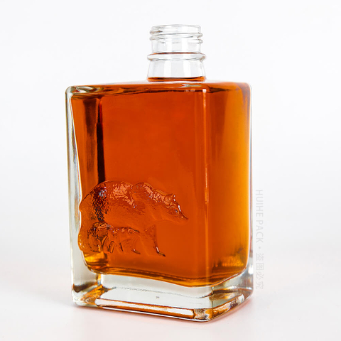 Bouteille de vodka en verre carr&eacute;e en relief personnalis&eacute;e de 350 ml