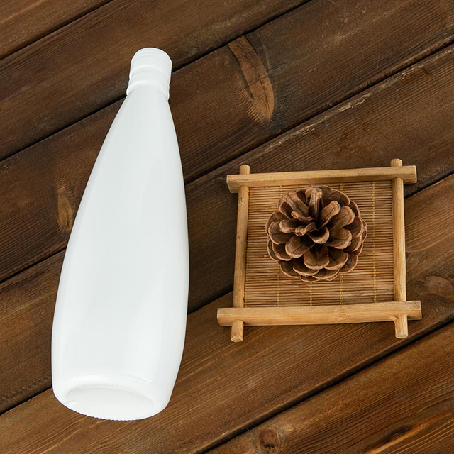 Bouteille de luxe de 500 ml d'alcool en porcelaine blanche