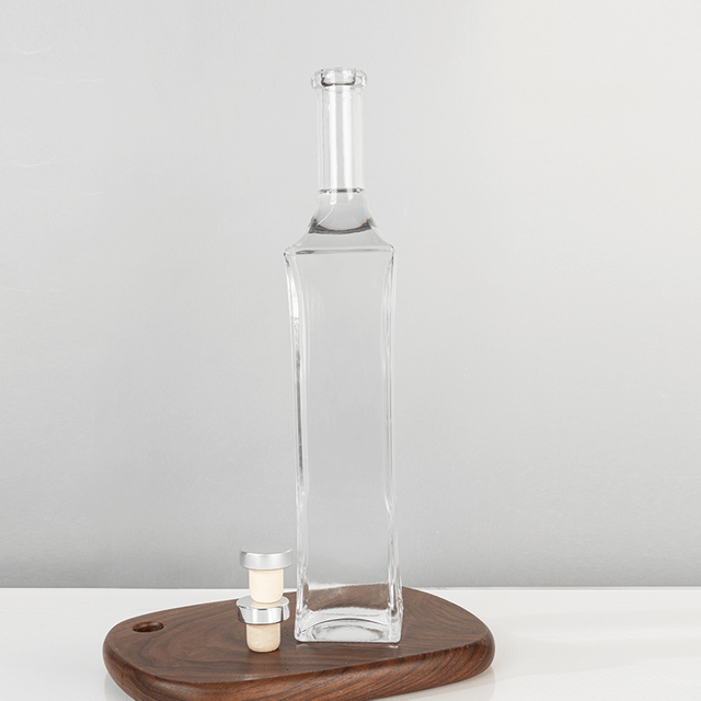 700 ml carré à forme allongée en verre bouteille de spiritueux avec courbes élégantes