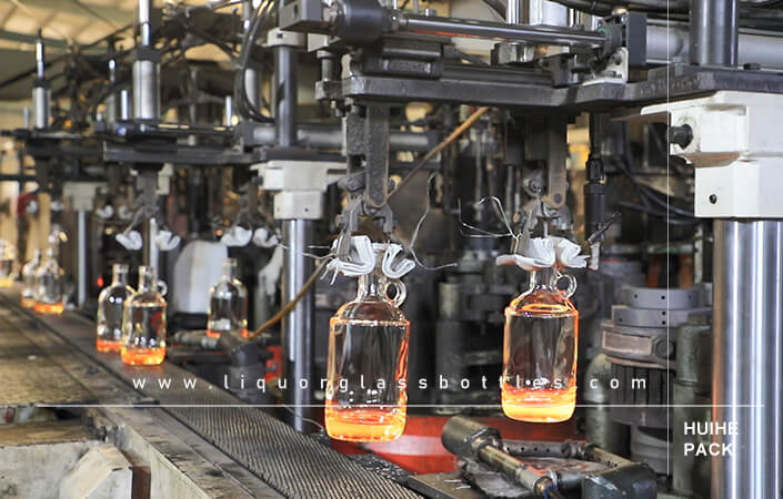 Production de bouteilles en verre Moonshine