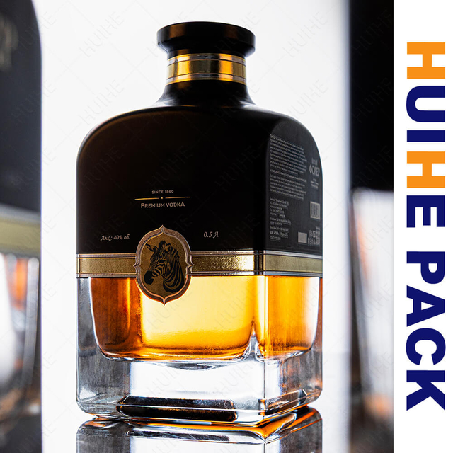 Bouteille de whisky carrée en verre de conception noire mate de 500 ml 700 ml