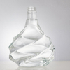 Bouteille brandy des ondulations irr&eacute;guli&egrave;res avec courbes fluide