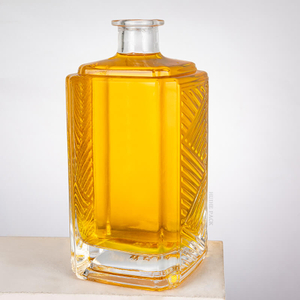 Bouteille de whisky en verre à prisme rectangulaire avec une meilleure adhérence