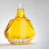 Bouteille liuqor en verre de forme angulaire avec c&ocirc;t&eacute;s &agrave; facettes