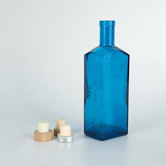 Bouteille d'alcool en verre bleu carré de 750 ml