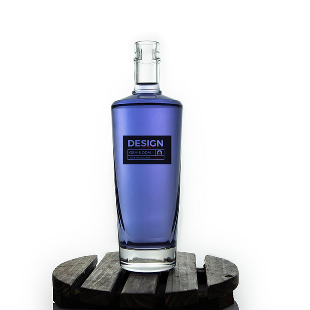 Bouteille d'alcool en verre de couvercle de liège transparent