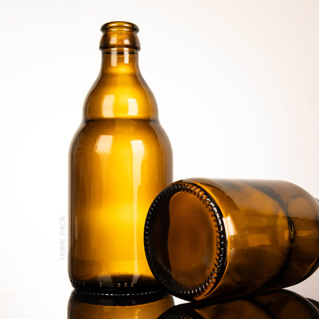 En stock, bouteille de bière en verre vide ambrée avec bonnet de couronne