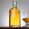 Bouteille d'alcool en verre plat en gros personnalis&eacute;e de 125 ml avec bouchon &agrave; vis