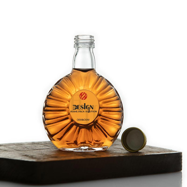 Mini bouteille en verre de brandy cannelée plate de 50 ml