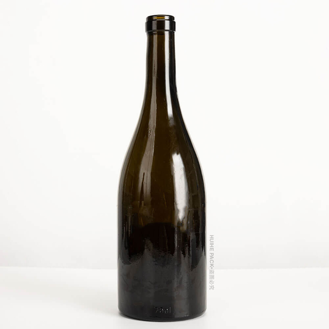 Bouteilles de vin en verre de Bourgogne bouchées de couleur foncée en vrac