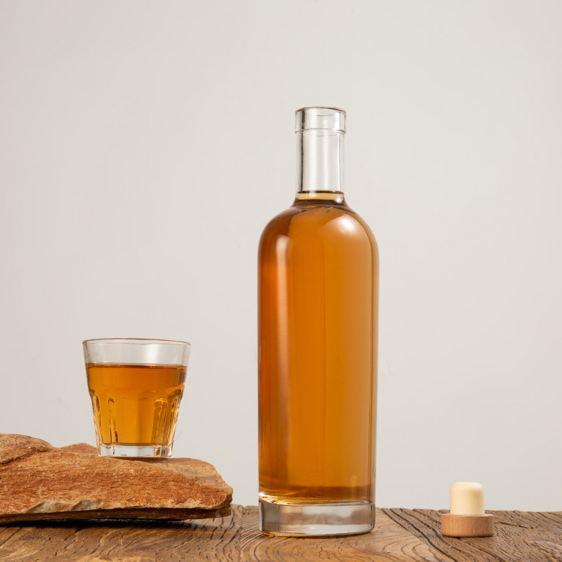 bouteille d'alcool en verre