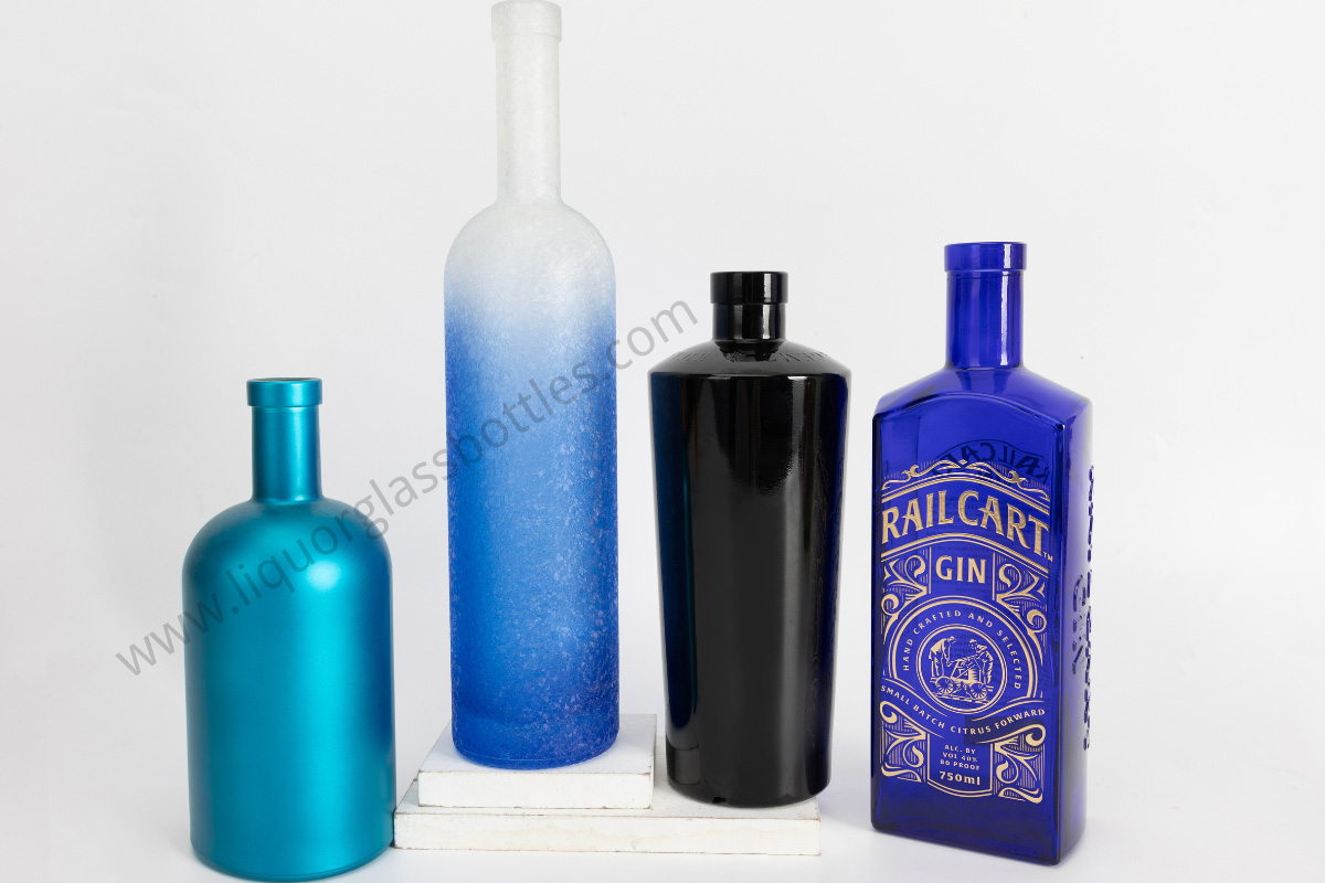 bouteille d'alcool en verre bleu