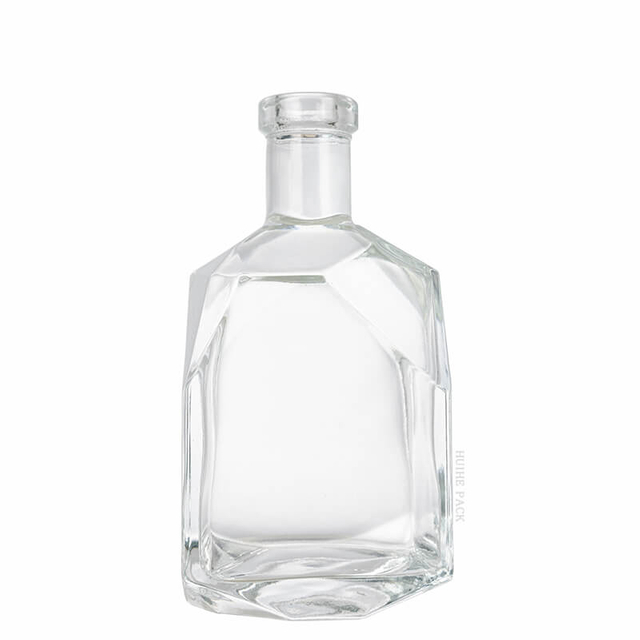 Bords à facettes de structure angulaire irrégulière