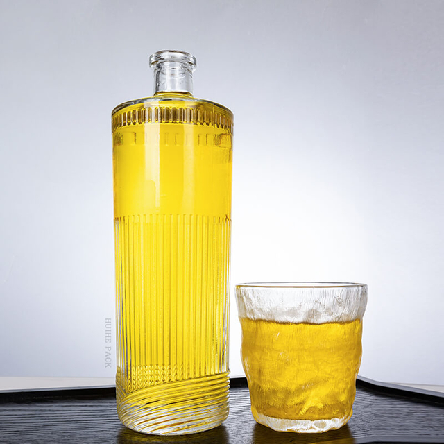 Bouteille spirituelle à rayures cylindriques de 700 ml avec boîte personnalisée