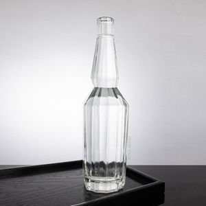 Bouteille de whisky en verre angulaire hexagonal avec long cou