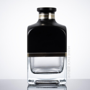Bouteille de whisky carrée en verre de conception noire mate de 500 ml 700 ml