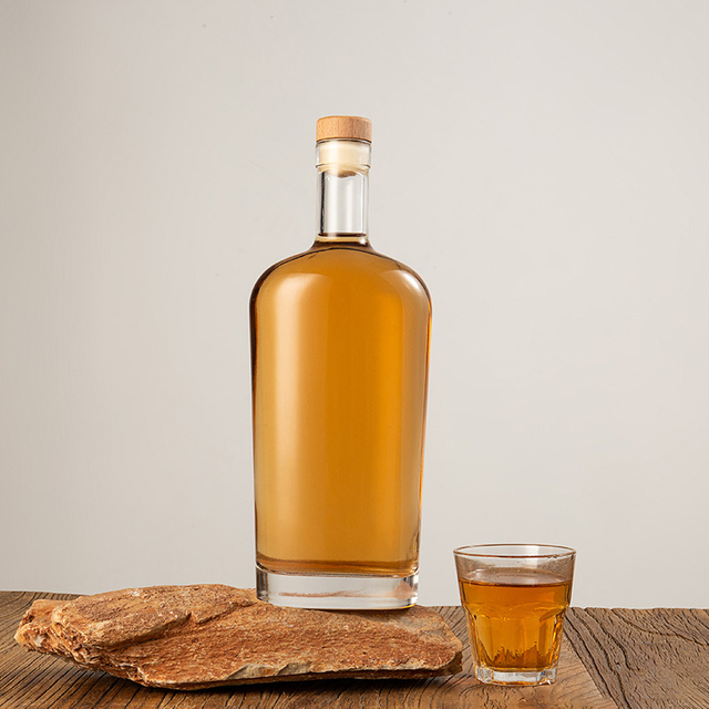 Bouteille d'alcool en verre ovale philly avec barre de barre de barre