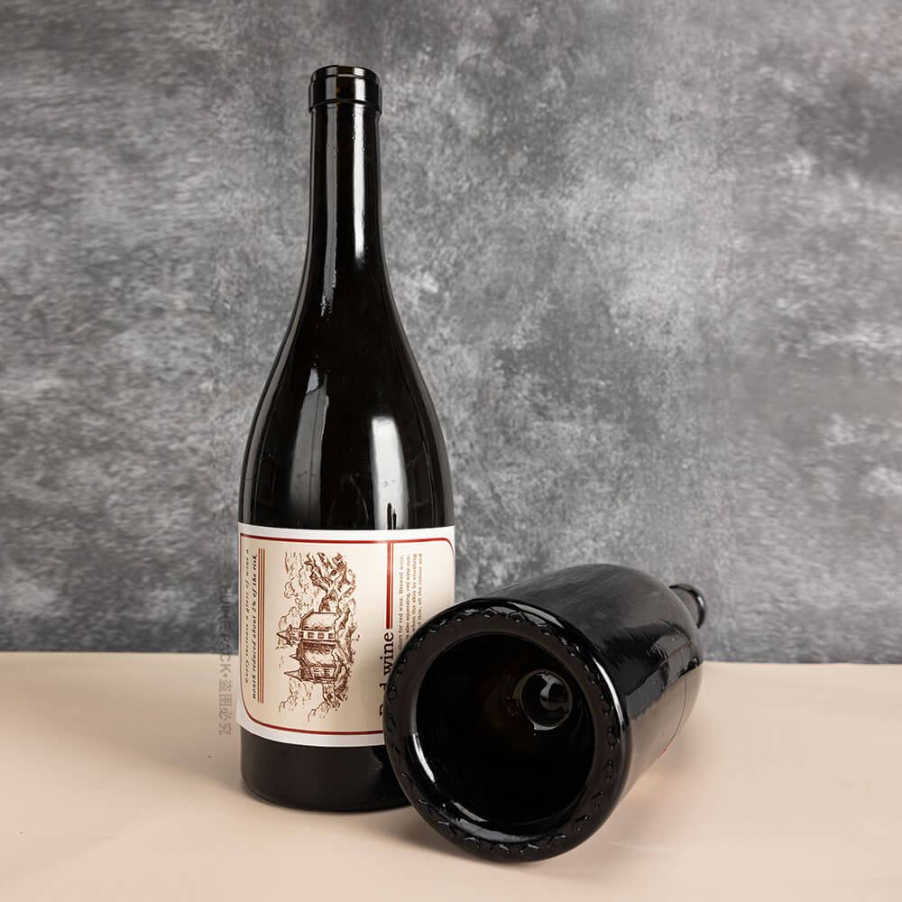 bouteille en verre bordeaux