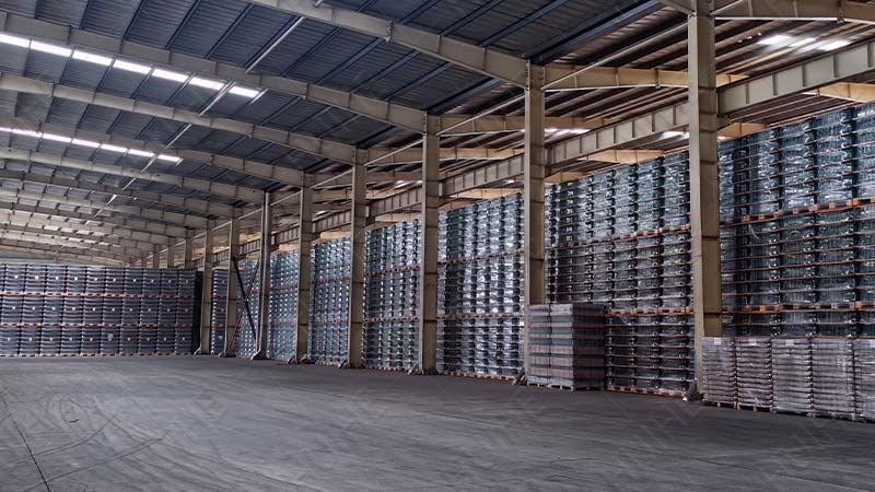 Cr&ecirc;tes de bouteilles de bi&egrave;re sur le fond - emballage de bouteilles de bi&egrave;re