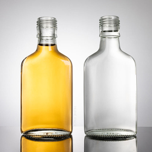 Bouteille d'alcool en verre plat en gros personnalisée de 125 ml avec bouchon à vis