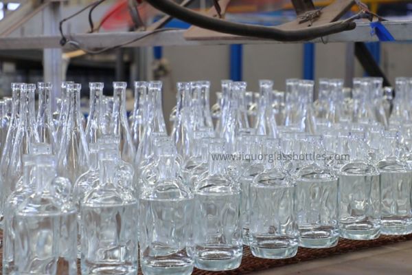 bouteille en verre de whisky