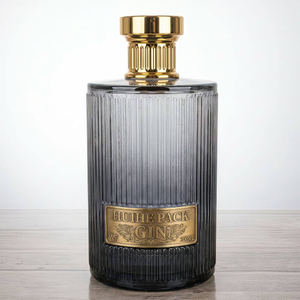 Bouteille d'alcool &agrave; cylindre c&ocirc;tel&eacute; vertical avec bouchons &agrave; vis