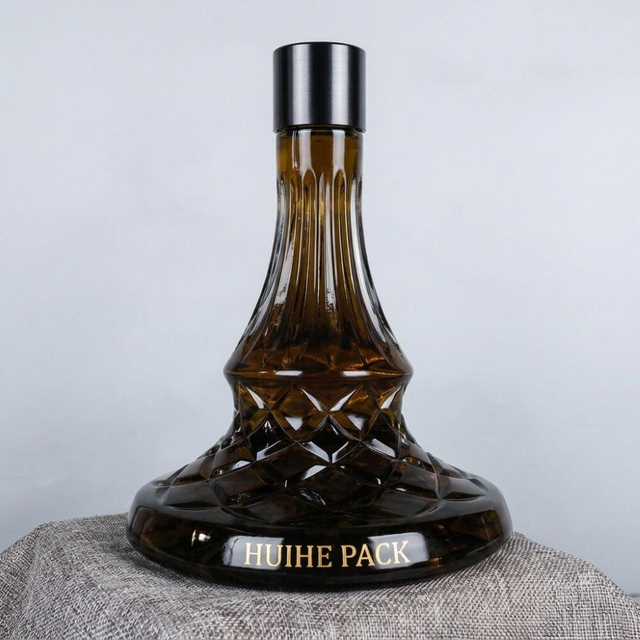 Bouteille d'alcool large large avec un diamant &agrave; motifs de bosses