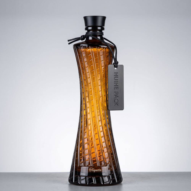 Bouteille en verre transparent &agrave; taille claire torsat&eacute;e 500 ml de gros