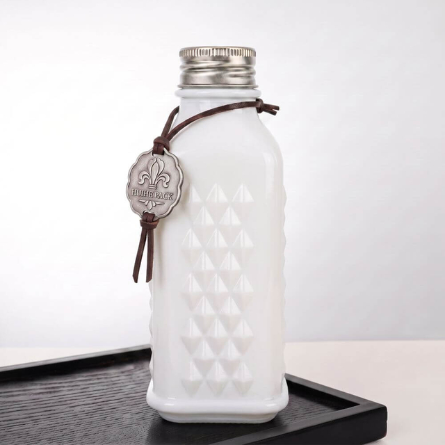 Mod&egrave;le de 650 ml en relief de bouteille d'alcool en verre semblable &agrave; un diamant